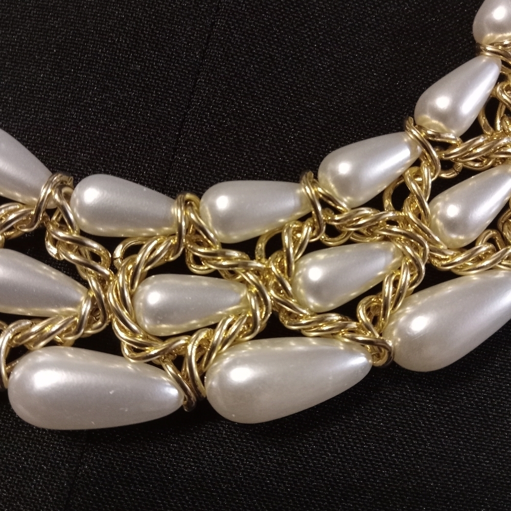 Three Strand Teardrop Pearl Necklace Gold Tone Adjustable 16–21 Inch - Picture 2 of 4